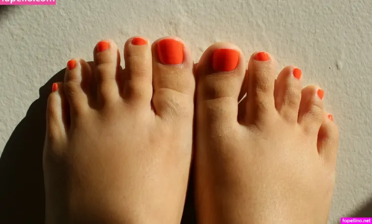 Barefoot Babe02 OnlyFans Thumbnail #FT9rlIRdMz