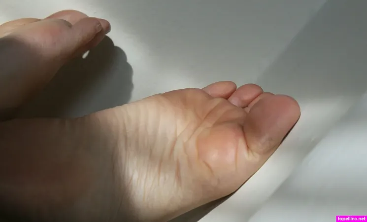 Barefoot Babe02 OnlyFans Thumbnail #GgUbk2lzwo
