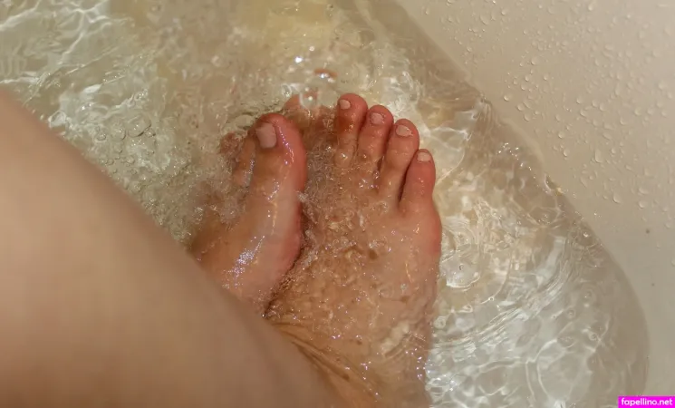 Barefoot Babe02 OnlyFans Thumbnail #N2ZCvm9J14