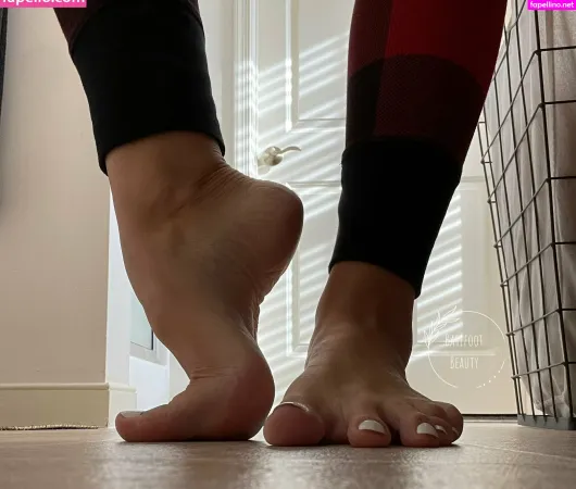 Barefootbeauty416 OnlyFans Thumbnail #IFDtVEwaFg
