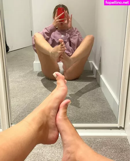 Barefoothottiexfree OnlyFans Thumbnail #1C5N3d7tro