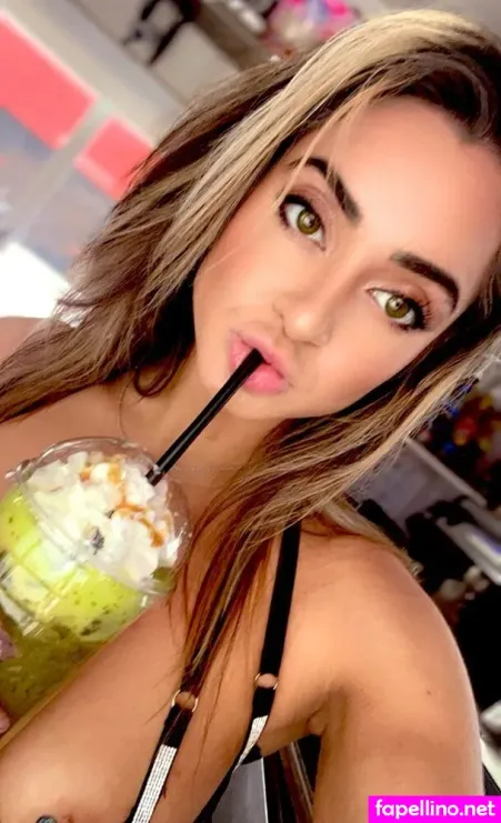 Barista Alexis OnlyFans Thumbnail #9jUbBnmB3S