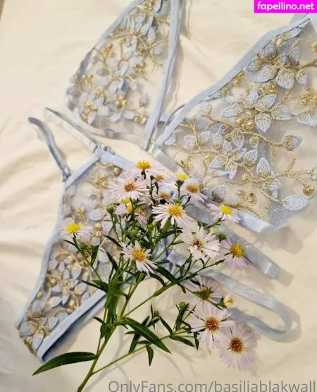 Basiliablakwall OnlyFans Thumbnail #1ySnczoY0h