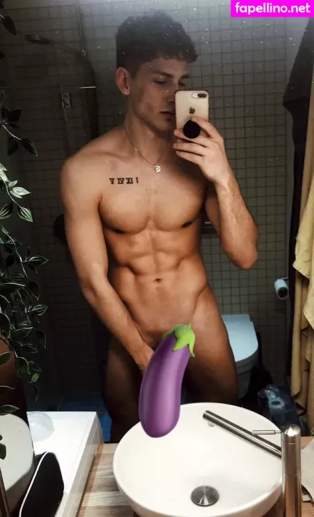 Battyboyfree OnlyFans Thumbnail #EmrbsyrblU