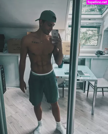 Battyboyfree OnlyFans Thumbnail #O4ZEu6wJfF