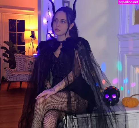 Bea Miller OnlyFans Thumbnail #qbnZ4fvbFs