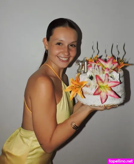 Beatriz Castilho OnlyFans Thumbnail #nWpdQ0jEWL