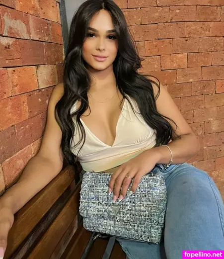 Beatriz Soares OnlyFans Thumbnail #S4PYwzaOQ5