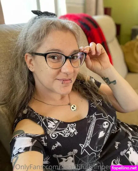Beautifullyimperfectgeek OnlyFans Thumbnail #OXrzQSvrYy