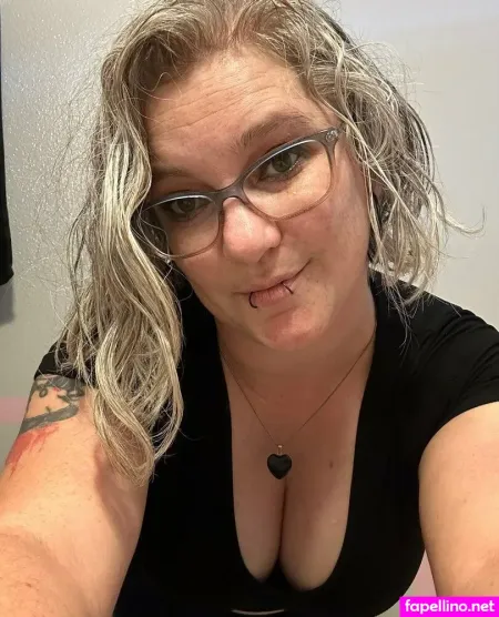 Beautifullyimperfectgeek OnlyFans Thumbnail #e3xL7GzyVr