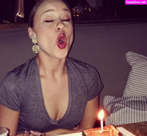 Becca Tobin OnlyFans Thumbnail #r1xZNfno7l