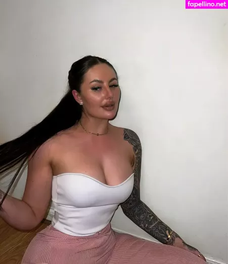 Beckie Holloway OnlyFans Thumbnail #6UjCwFgg2l