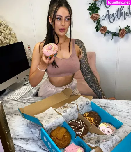 Beckie Holloway OnlyFans Thumbnail #I8eO3fX9y2