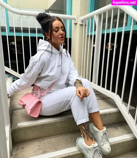 Beckie Holloway OnlyFans Thumbnail #xI6xZRohug