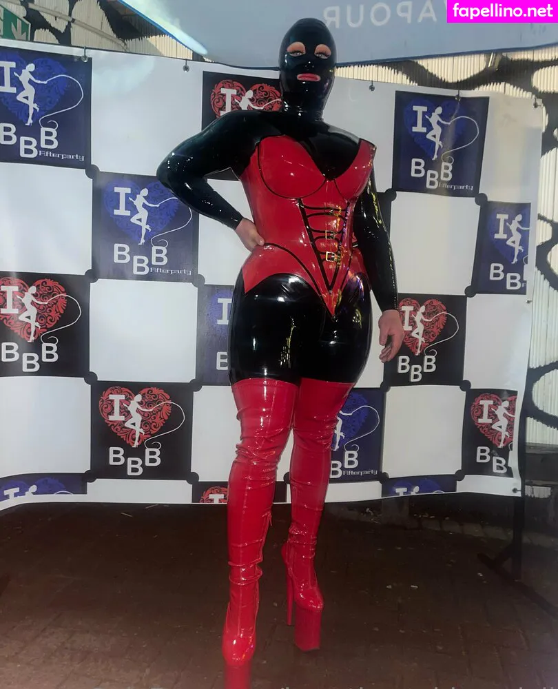 alternativefootwear, bee_the_rubber_doll Nude Leaked OnlyFans Photo #3xlQHhuJqn