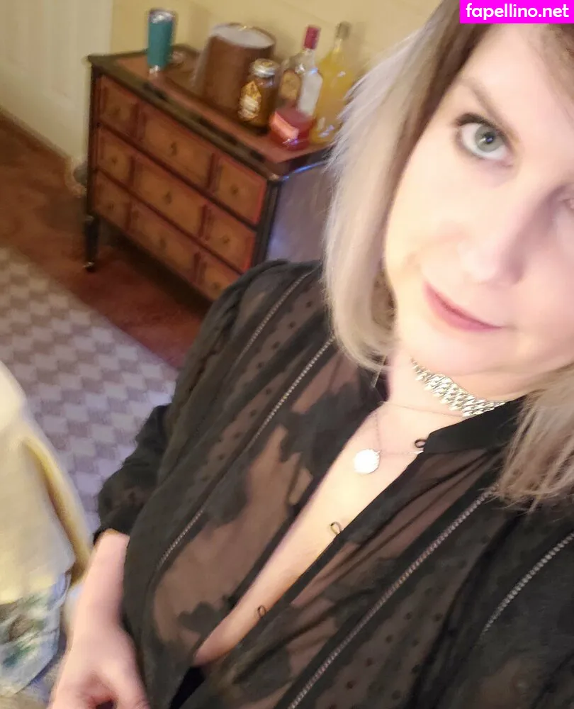 bee88i, bee_bowve88 Nude Leaked OnlyFans Photo #2eLwW6pAde