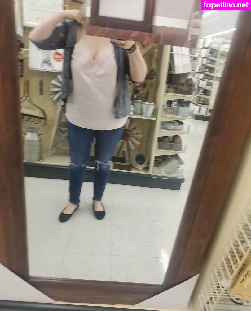 bee88i, bee_bowve88 Nude Leaked OnlyFans Photo #8kYEV8B5mo