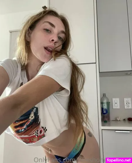Beeshoneypot420 OnlyFans Thumbnail #0OU9L87DN1