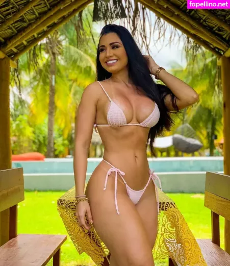 Bella Araujo OnlyFans Thumbnail #9xaROb2axM