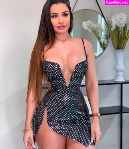 Bella Araujo OnlyFans Thumbnail #WLPNqWgCMC