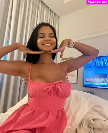 Bella Danis OnlyFans Thumbnail #lZxVatWacM