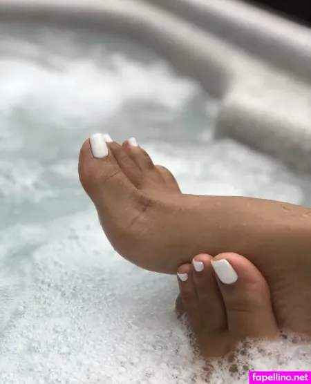 Bella Feet Sweet OnlyFans Thumbnail #OyWZMmNzMY