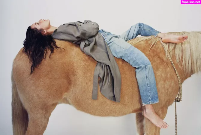 Bella Hadid OnlyFans Thumbnail #eN9ksQJTMe