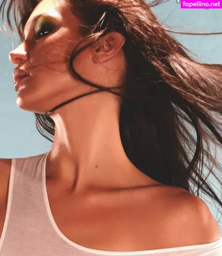 Bella Hadid OnlyFans Thumbnail #kk6RmyUgAo