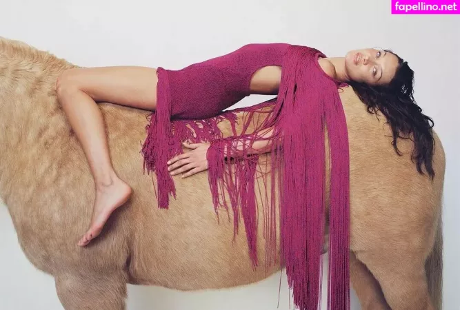 Bella Hadid OnlyFans Thumbnail #y64LTustY2