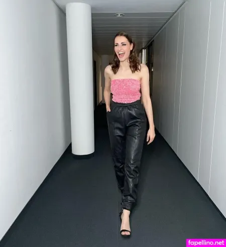 Bella Lesnik OnlyFans Thumbnail #79zAyMDBH9