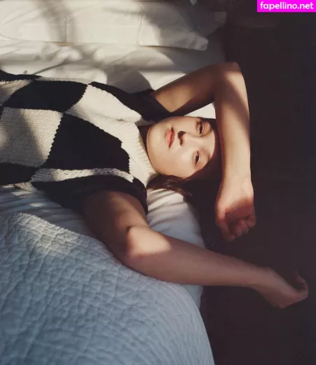 Bella Ramsey OnlyFans Thumbnail #2YxOgzu6TS