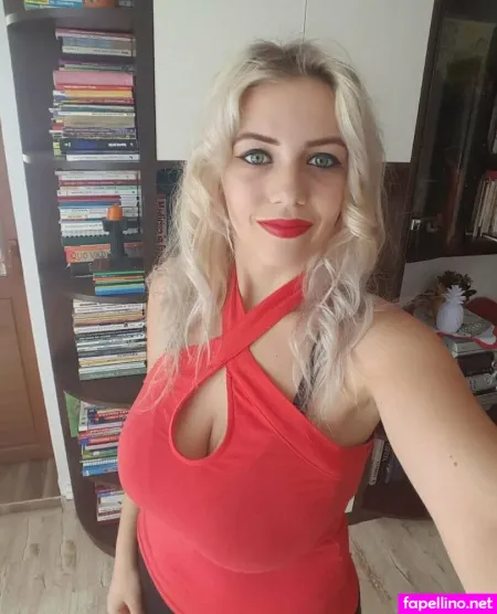 Bella Rosse OnlyFans Thumbnail #oz6IWc37JV