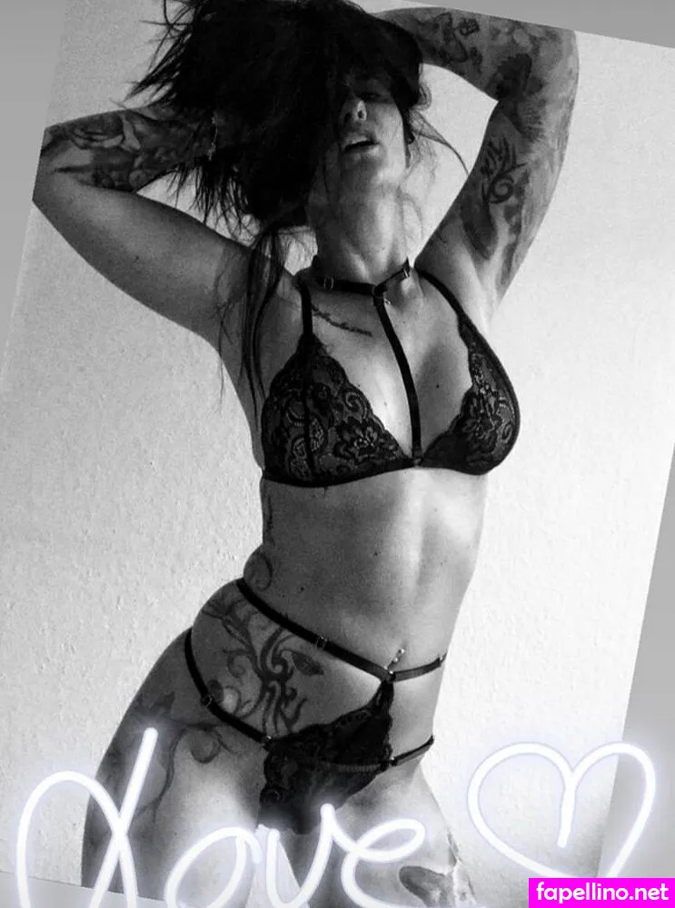 i.n.k.e.d_b.e.l.l.a, inked_bella88 Nude Leaked OnlyFans Photo #0pSZ0IREpM