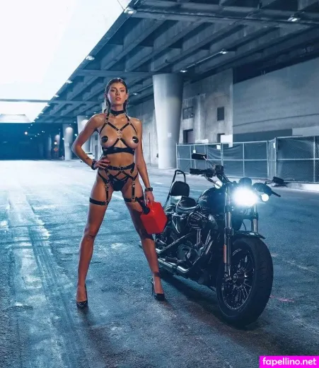 Bella White 1 OnlyFans Thumbnail #7a1yy8BnbU