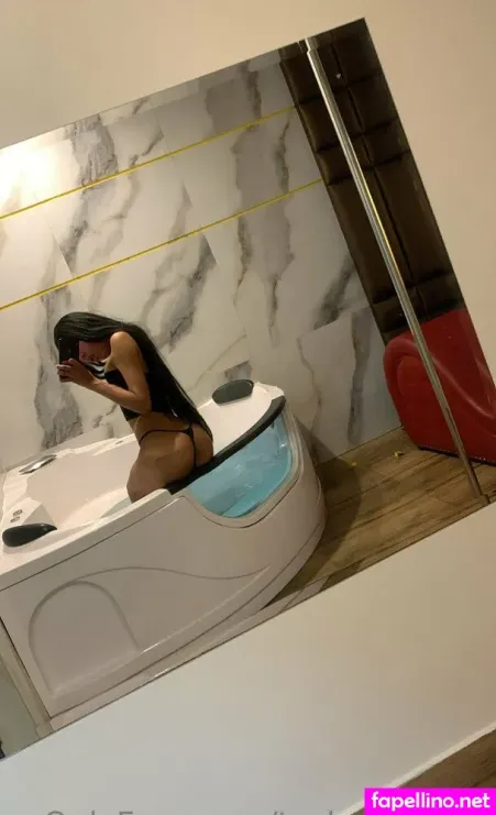 Bellaahadid OnlyFans Thumbnail #UVeg0o6dmV