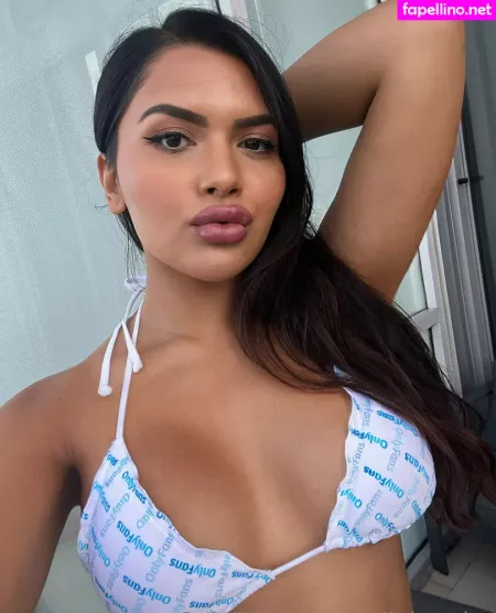Bellabendss OnlyFans Thumbnail #QmDqT2IRE7