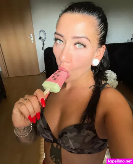 Bellabisschenanders OnlyFans Thumbnail #qAuAWFrLhN