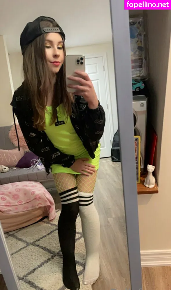 ahegaofangz, bellafangz Nude Leaked OnlyFans Photo #9wiFIe6VFY