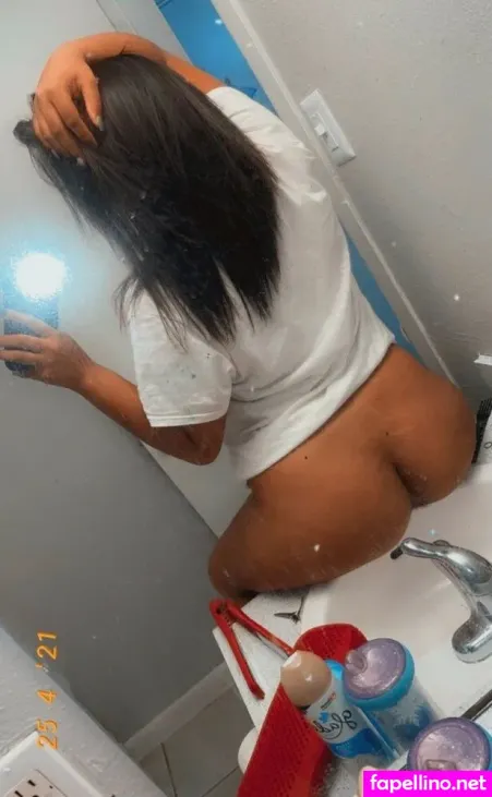 Belle Lanell photo