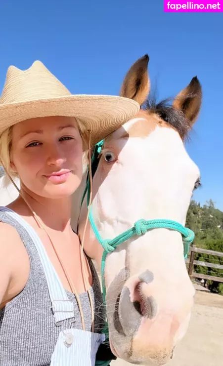 Beth Behrs OnlyFans Thumbnail #c293Il7I19