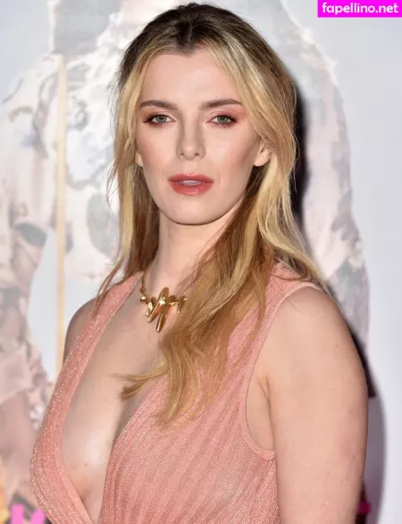 Betty Gilpin OnlyFans Thumbnail #0QTvFawxpy