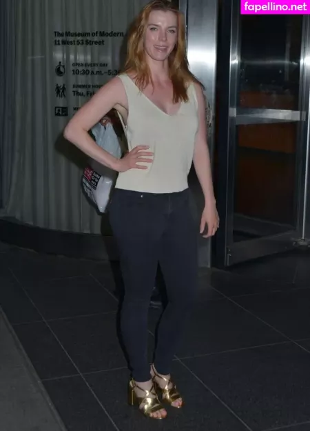 Betty Gilpin OnlyFans Thumbnail #5DpzGGE9eG