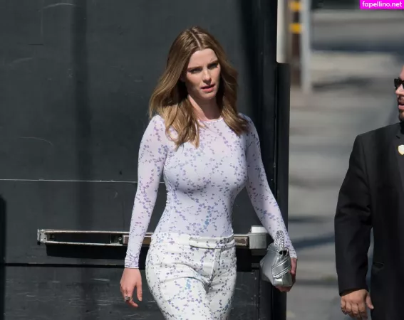 Betty Gilpin OnlyFans Thumbnail #JohNFGsbNR