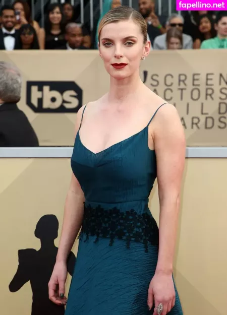 Betty Gilpin OnlyFans Thumbnail #uwd6IcIwK1