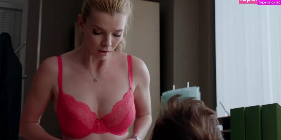 Betty Gilpin OnlyFans Thumbnail #xWc53lBDhq