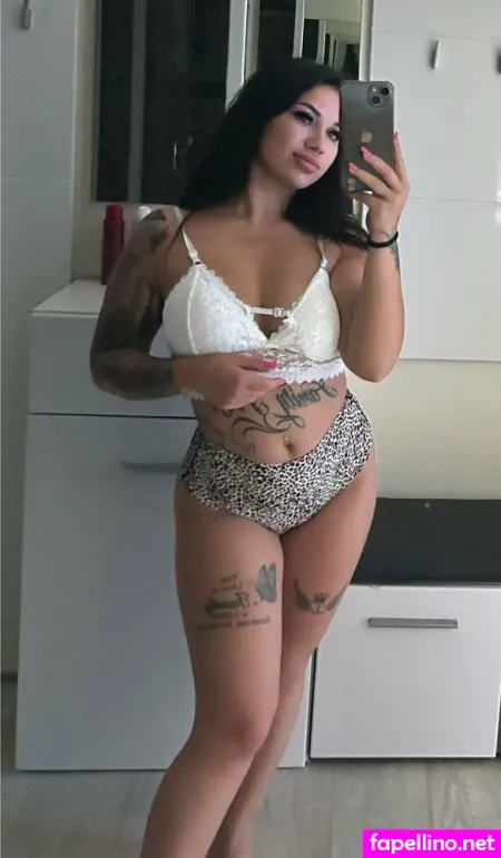 Betty Lazar OnlyFans Thumbnail #F1NJNBs4wE