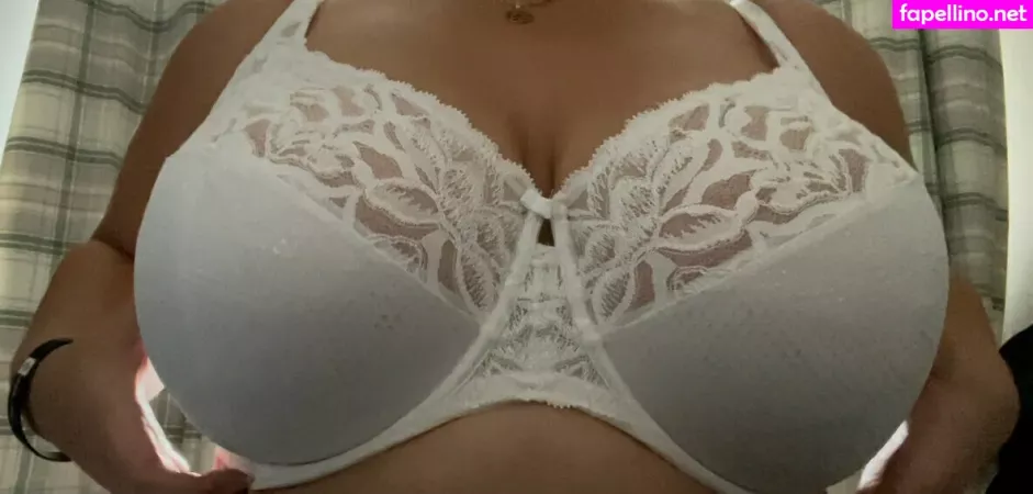 Bigandbustytitty OnlyFans Thumbnail #gtiSBnfzA2