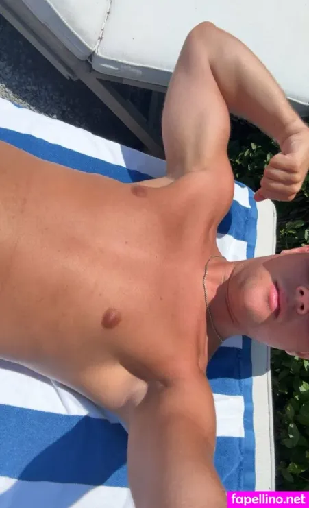 Bigcollegehole OnlyFans Thumbnail #k4xWK3zJJ3