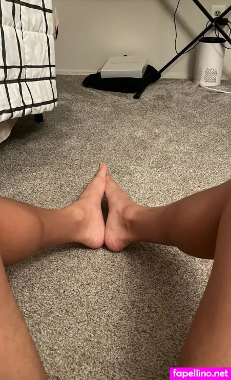 Bigfeet88 OnlyFans Thumbnail #Cc8fedU49L