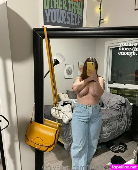 Biigb00tybaddie OnlyFans Thumbnail #1cgkfSp4M3